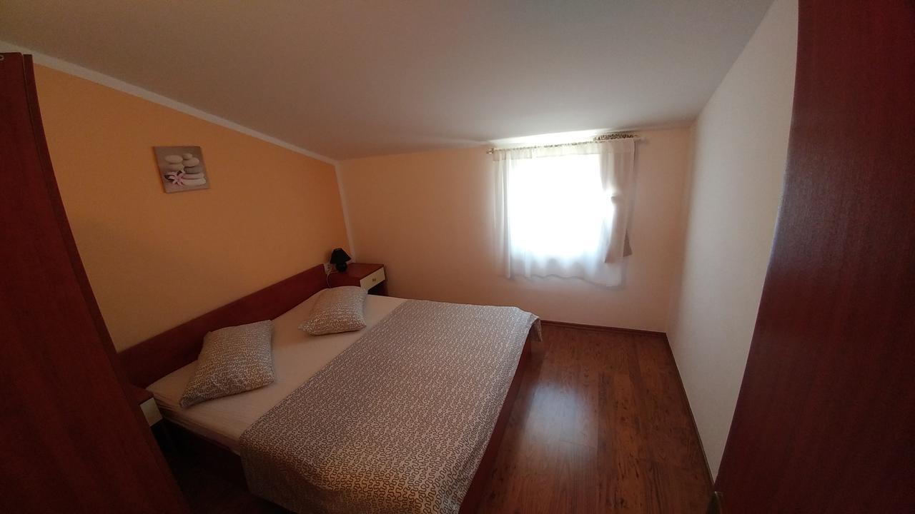 Guest House Ilic Loborika Bagian luar foto